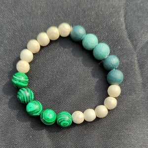 Green and White Beaded Bracelet